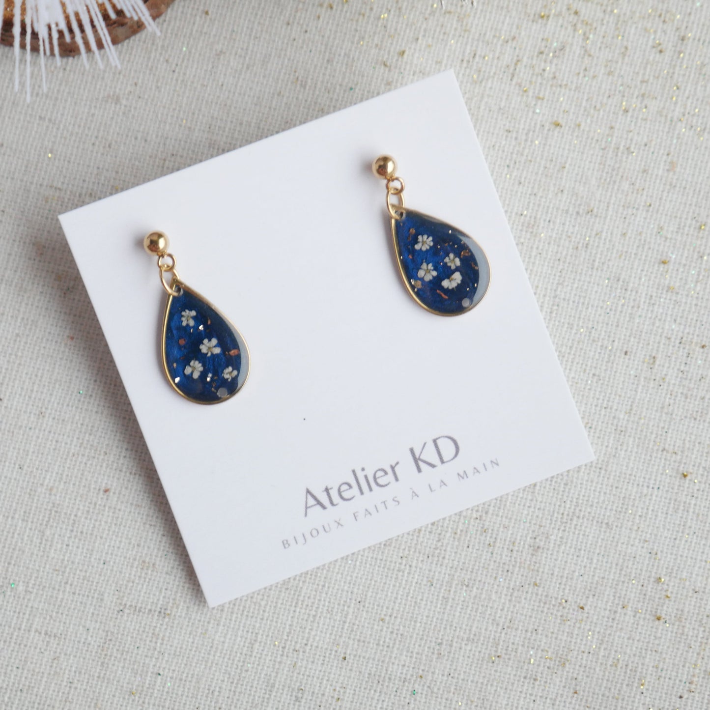 Boucles d’oreilles Céleste avec fleurs de carotte - goutte (moyen)
