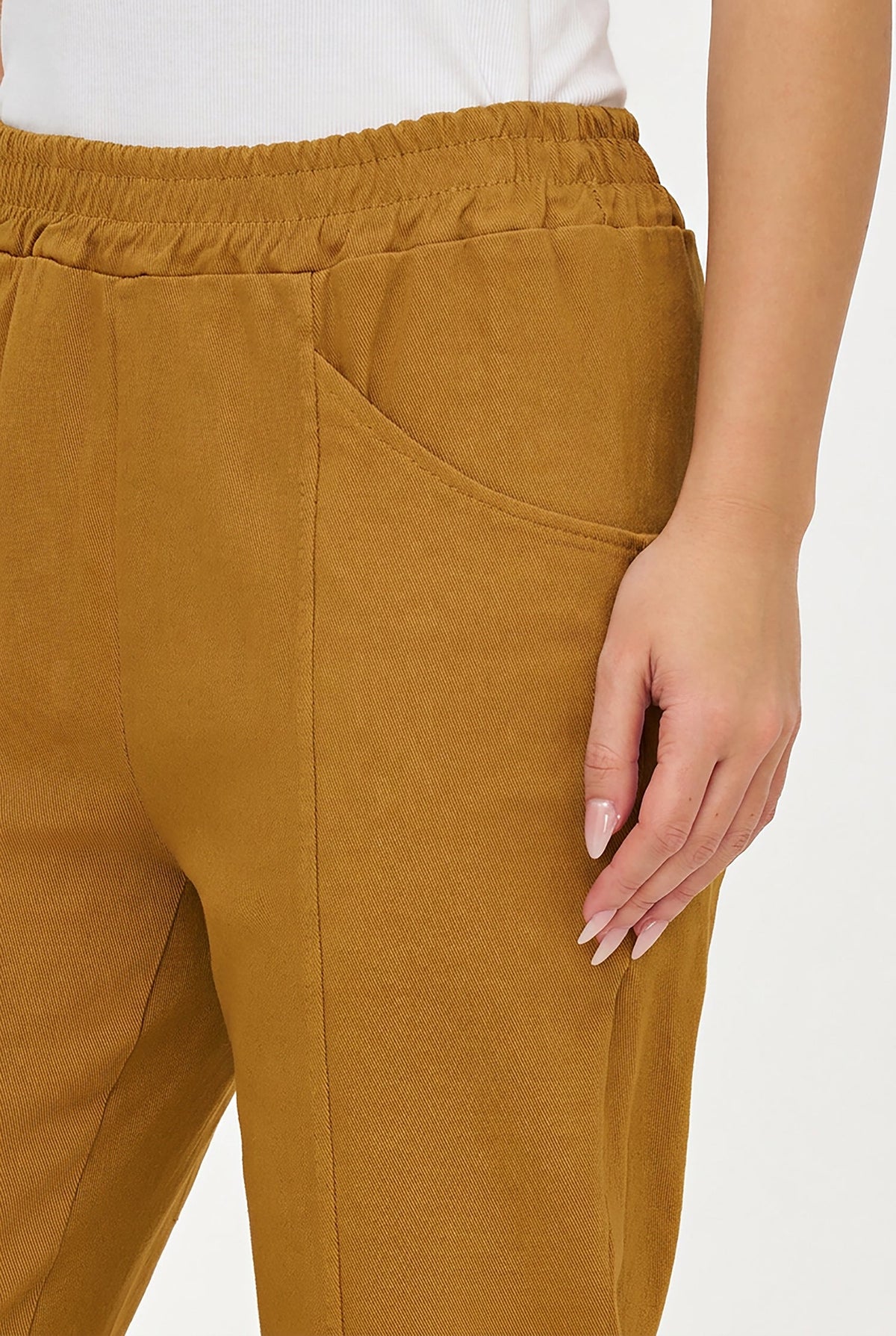 Women's Woven Pull-On Tapered Pants with Curved Side Pockets