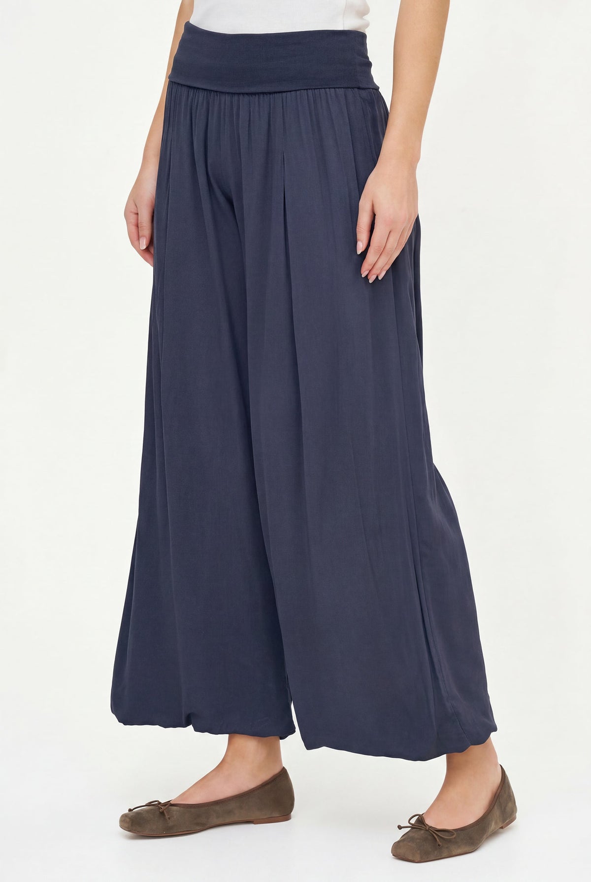 Women's Woven Pull-On Pants