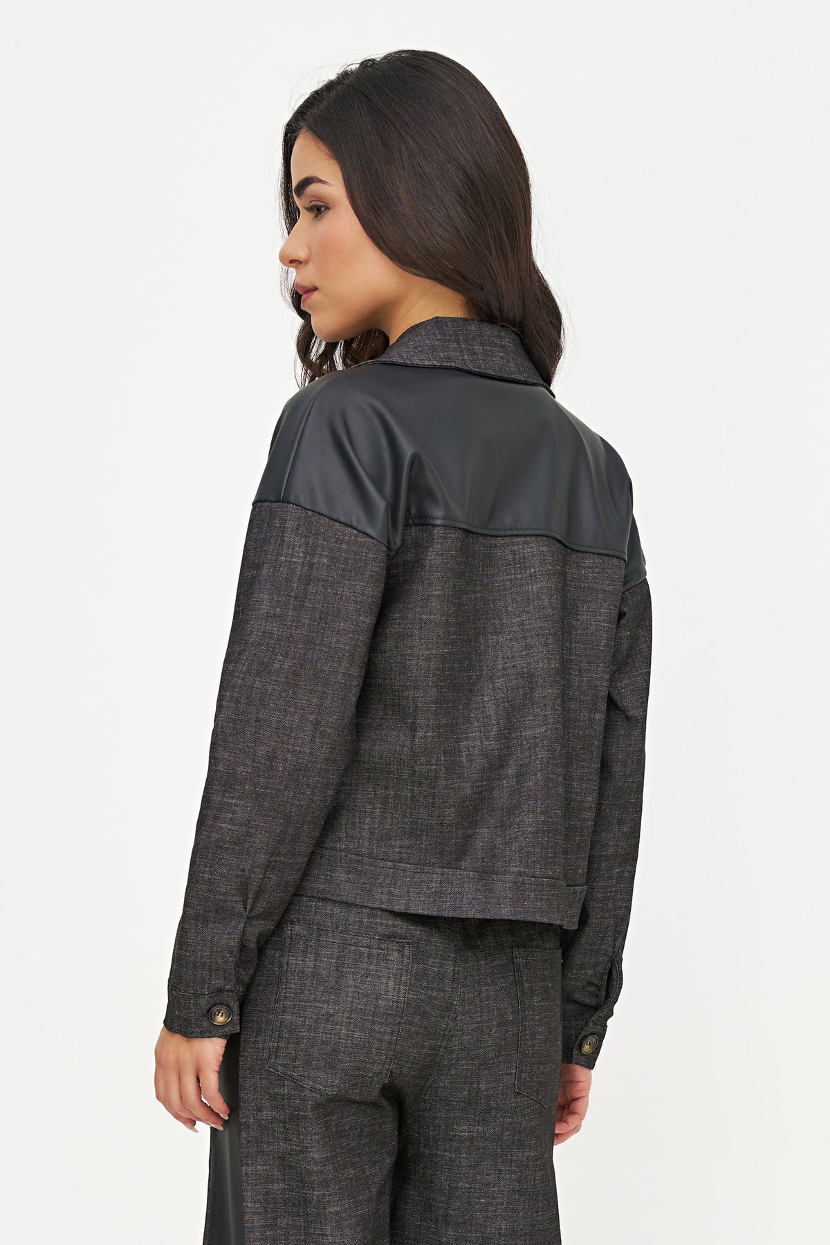 Women's Woven Mid-Weight Button-Down Long Sleeve Denim Jacket