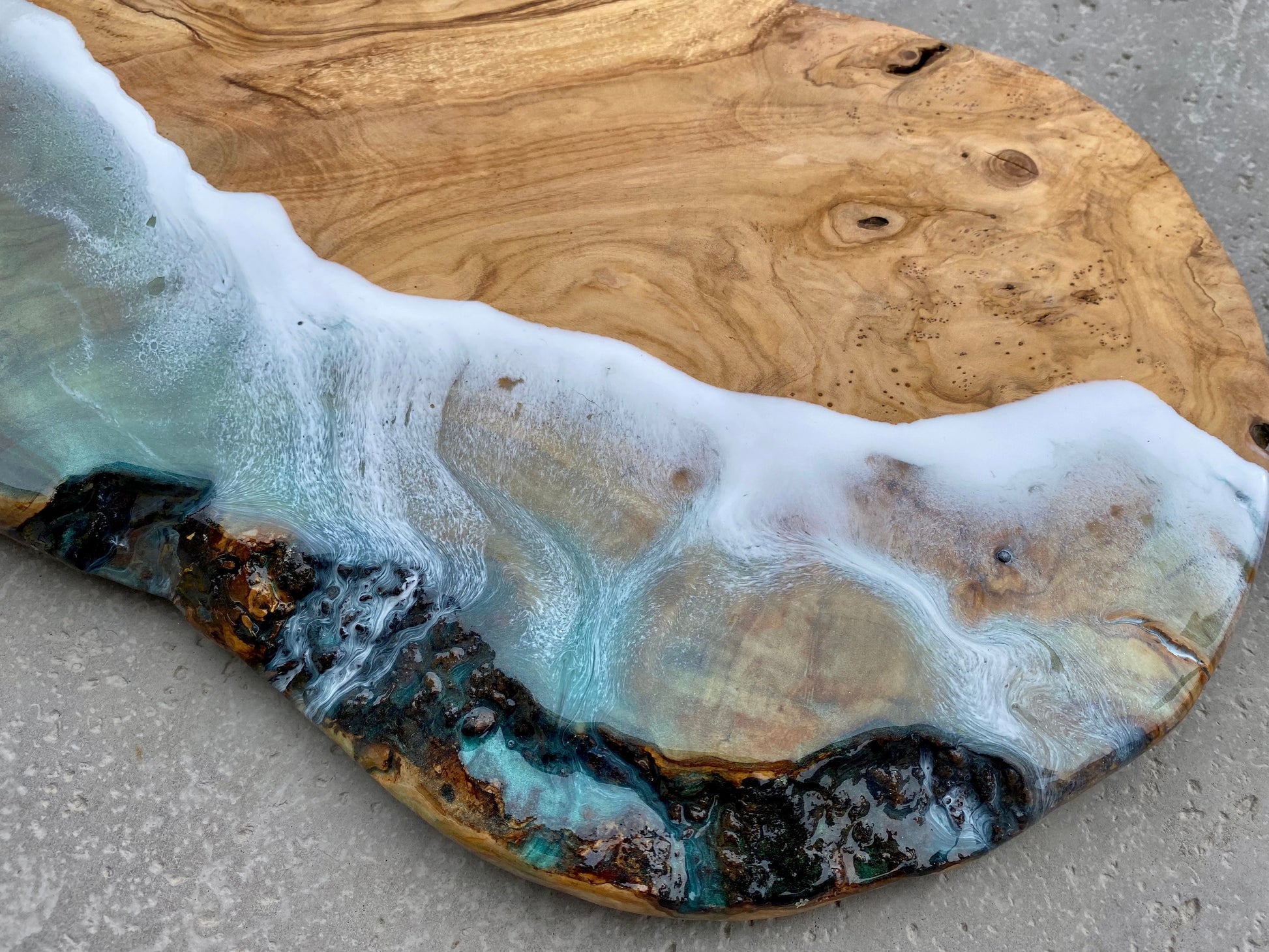 Olive Wood Charcuterie Board - AURABAGS SHOP