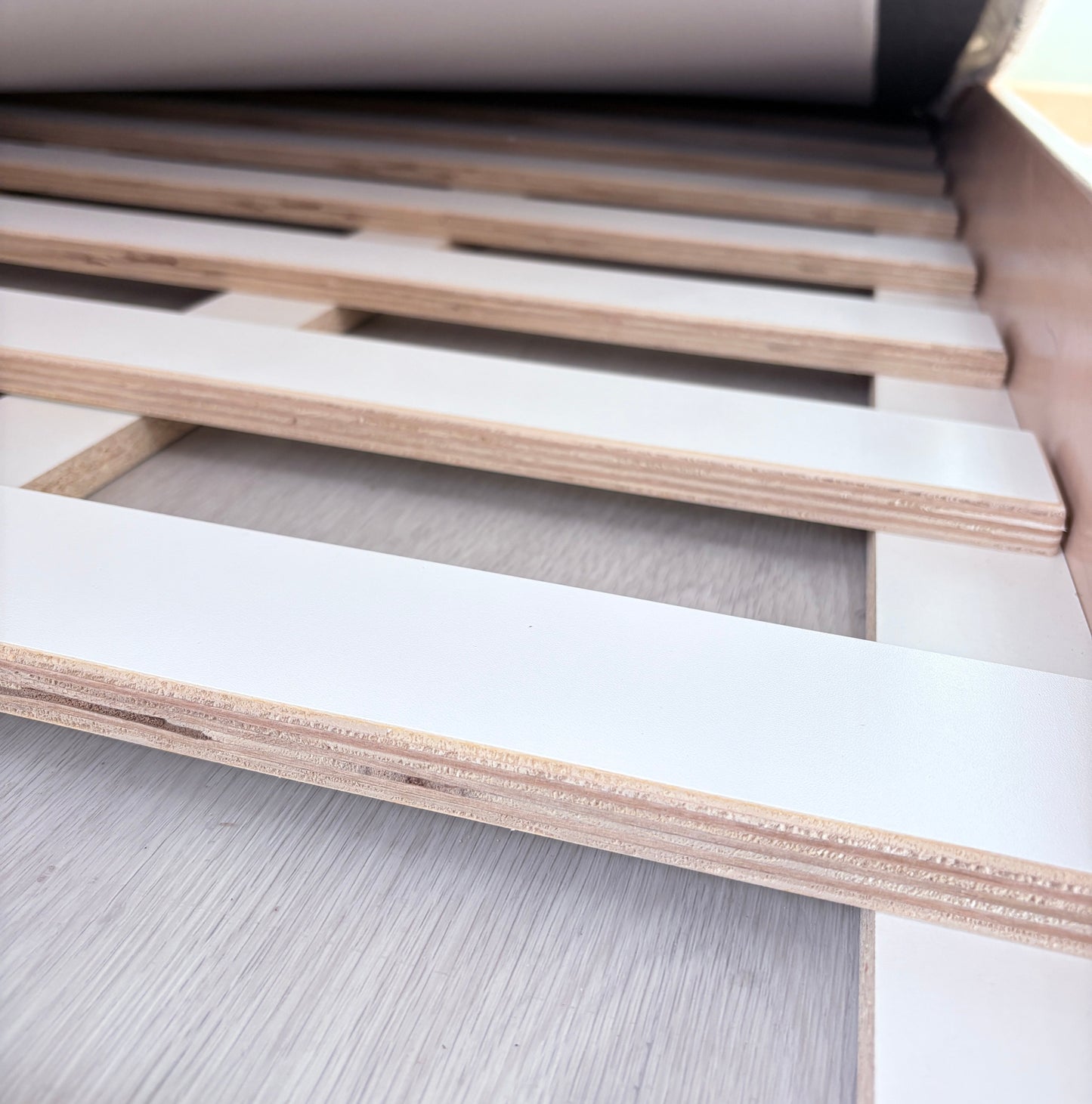 CHERRY FULL - Montessori Floor Bed with Shelves