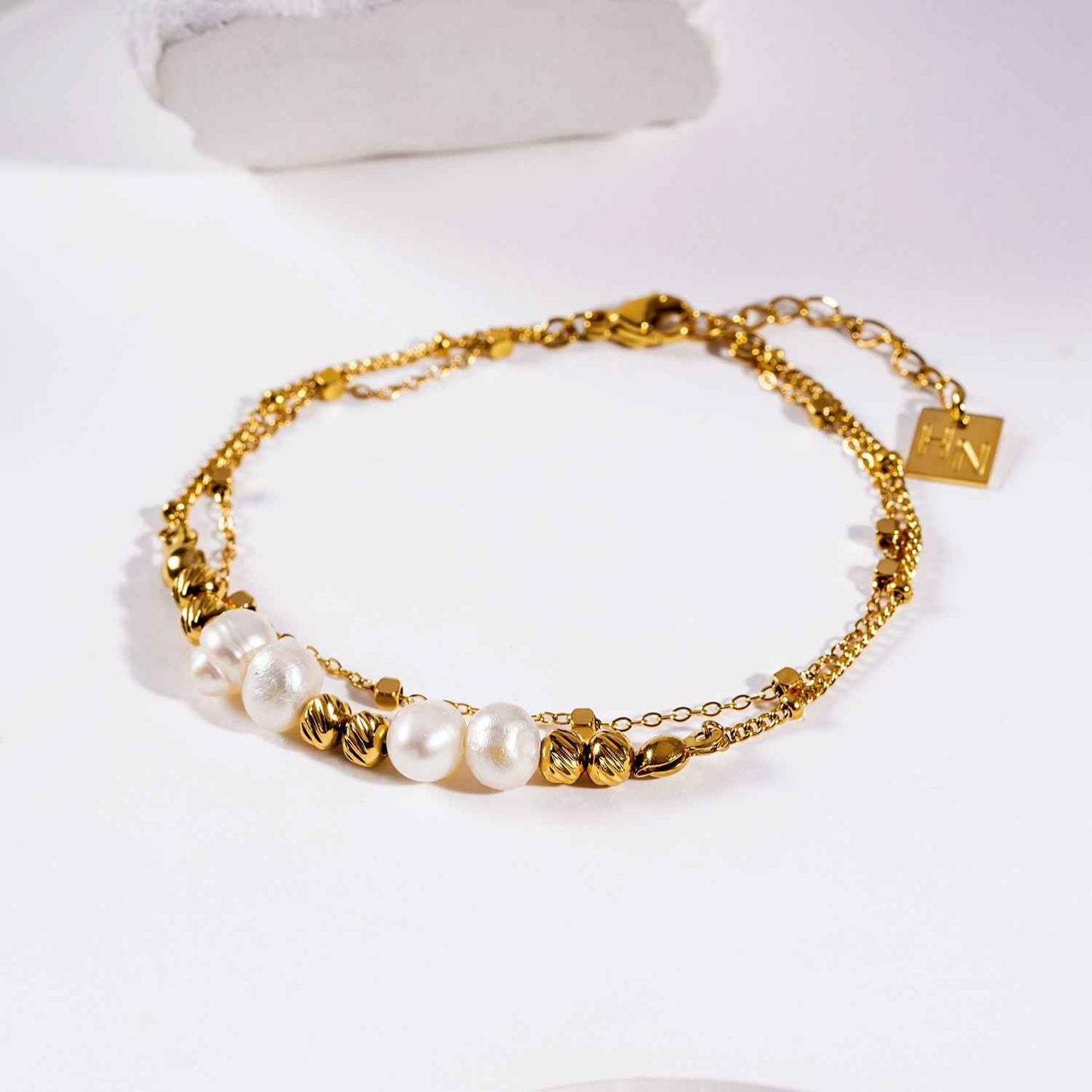 MARENTA: Gilded Harmony Chain Bracelet with Gold Beads and Freshwater Pearls