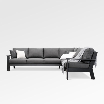 Magnolia Black Aluminum-Sofa mit Sunbrella®-Kissen