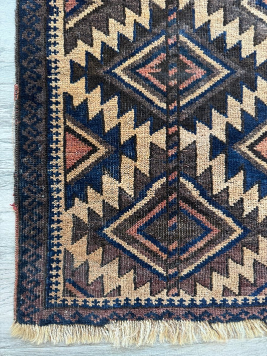 Antiker Belutsch Taschenfront Teppich | 1' 6" x 3' 2"