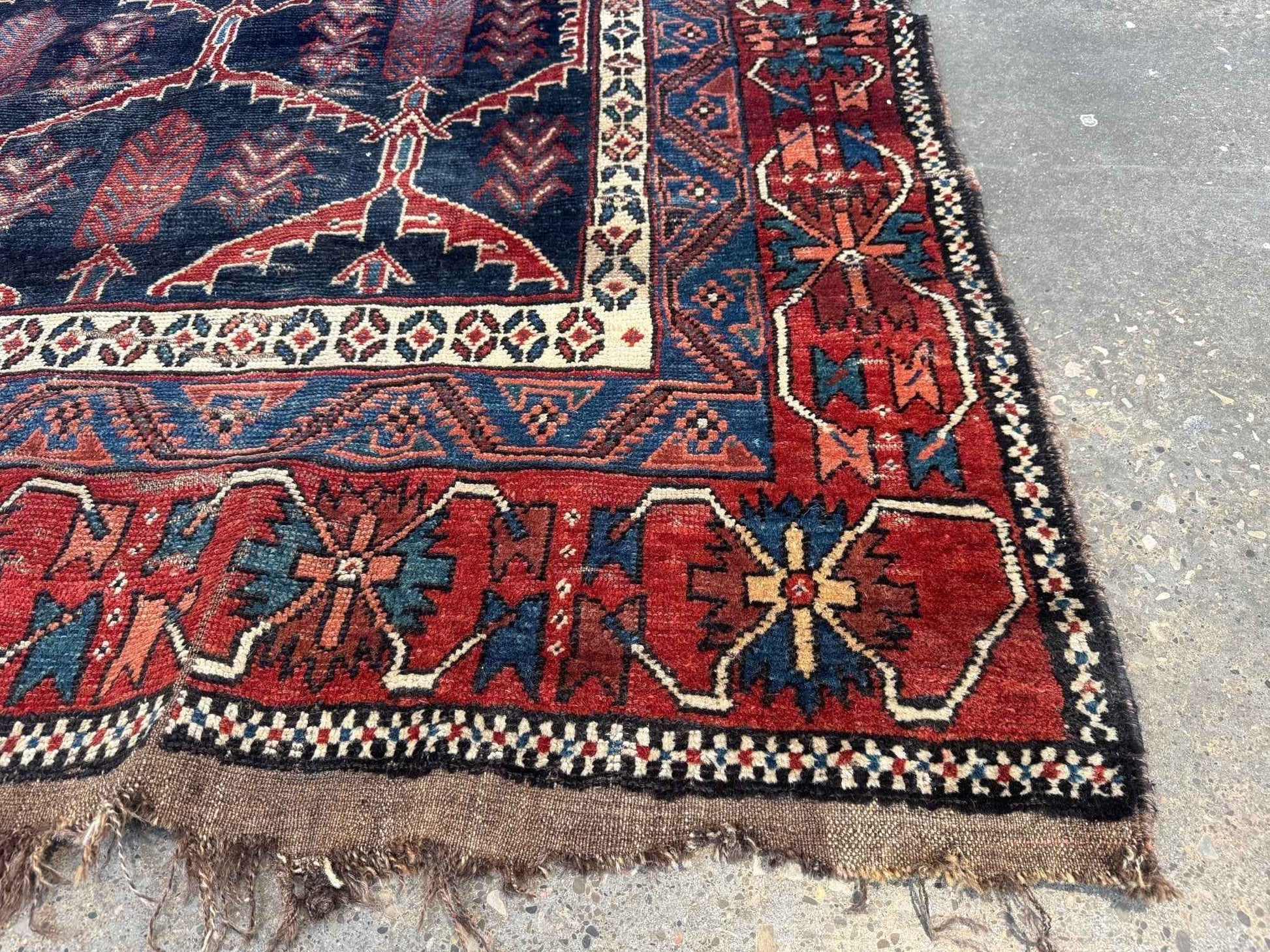 Antique Persian Bakhtiari Rug | 5' x 7’ 4"