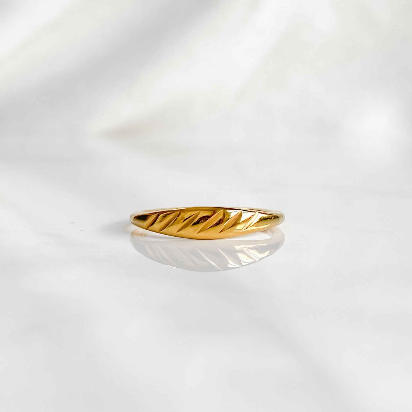 Bague dorée pour femmes en acier inoxydable plaqué or 18K | CÉRÈS