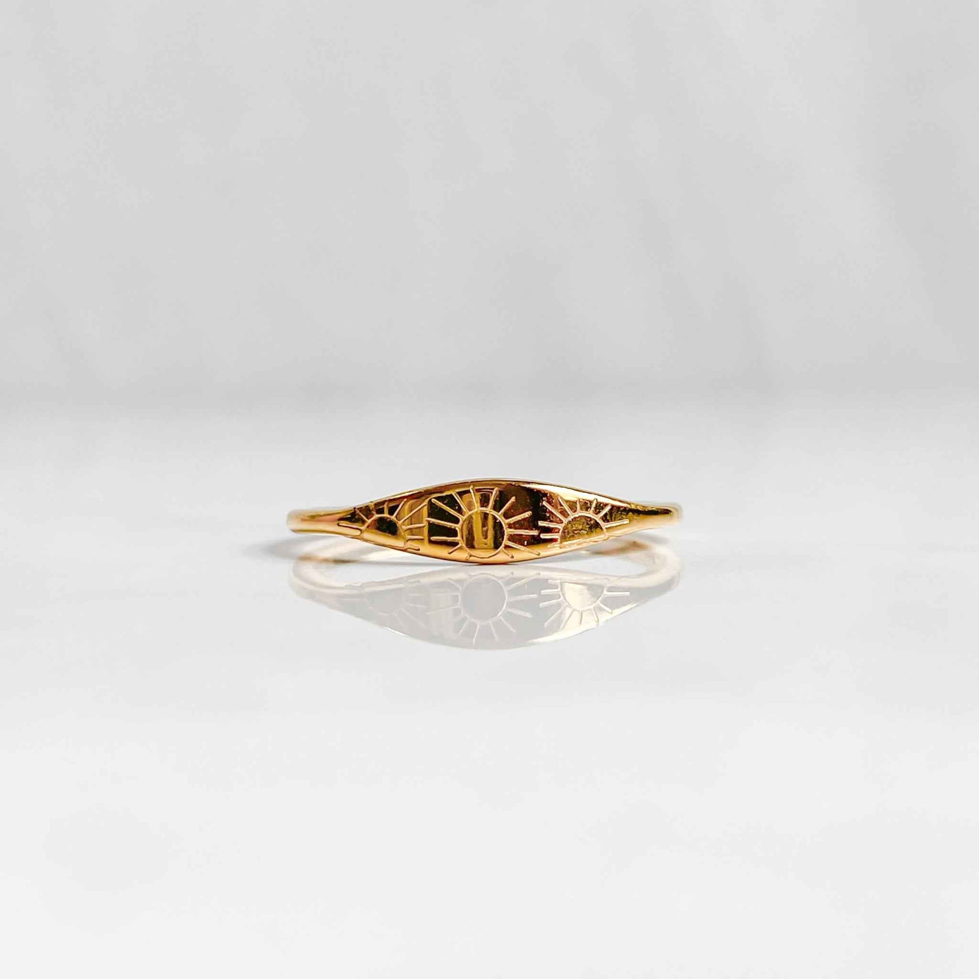 Bague dorée soleil en acier inoxydable plaqué or 18K | ASTRAÉA