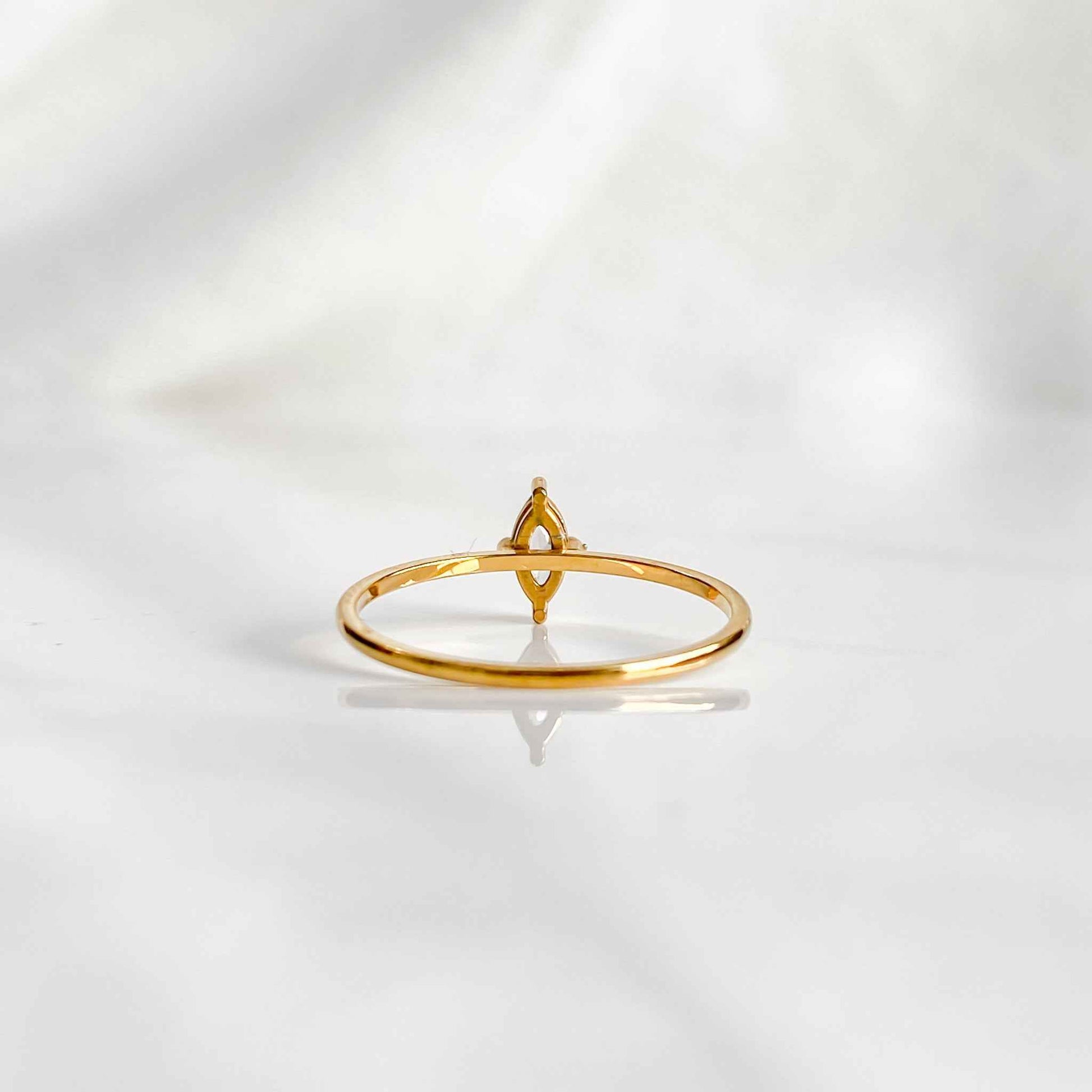 Bague solitaire dorée en acier inoxydable 18K | VÉNUS