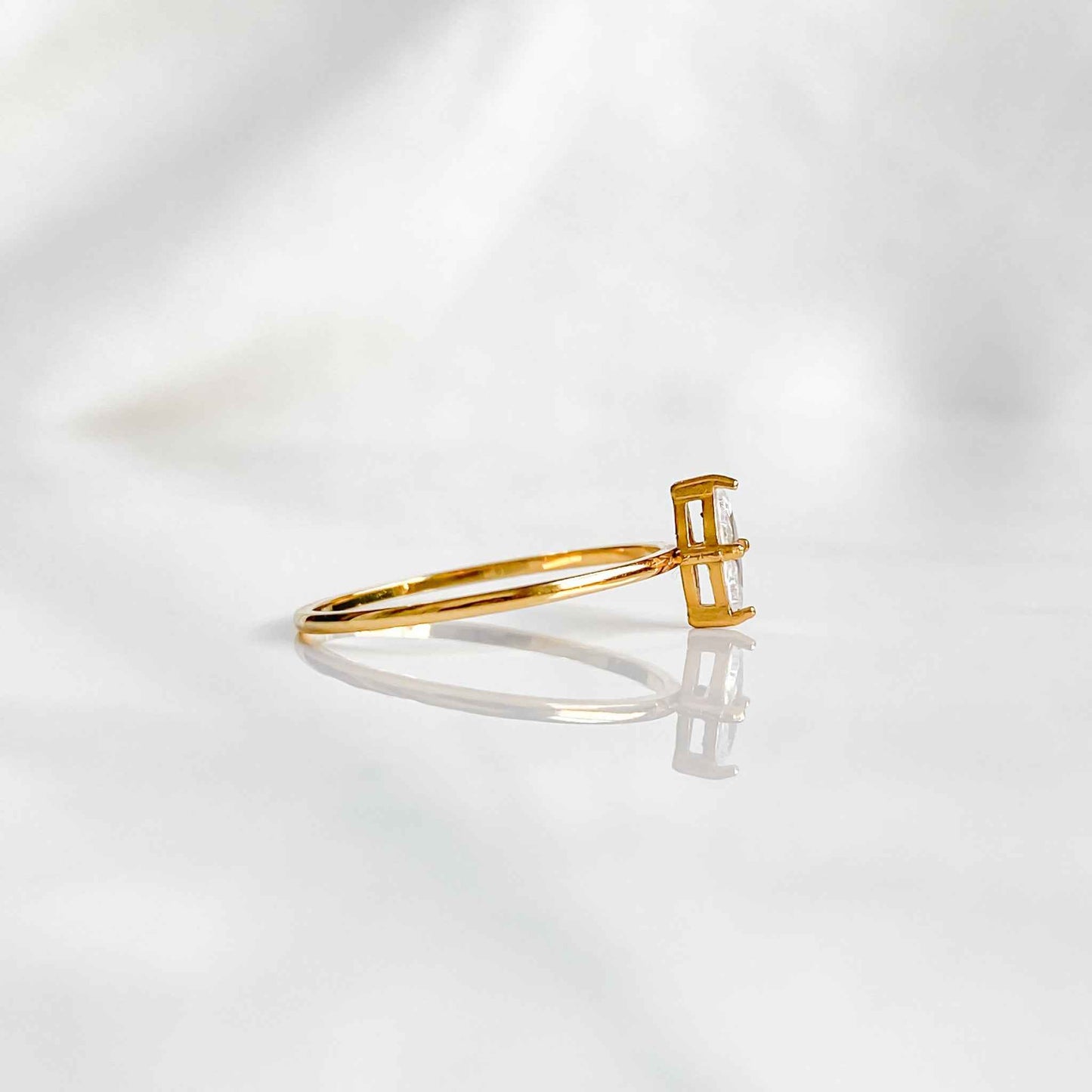 Bague solitaire dorée en acier inoxydable 18K | VÉNUS