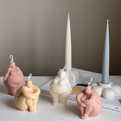Handgemachte Sojakerze „Curvy Body“: Skulptur Frauentorso