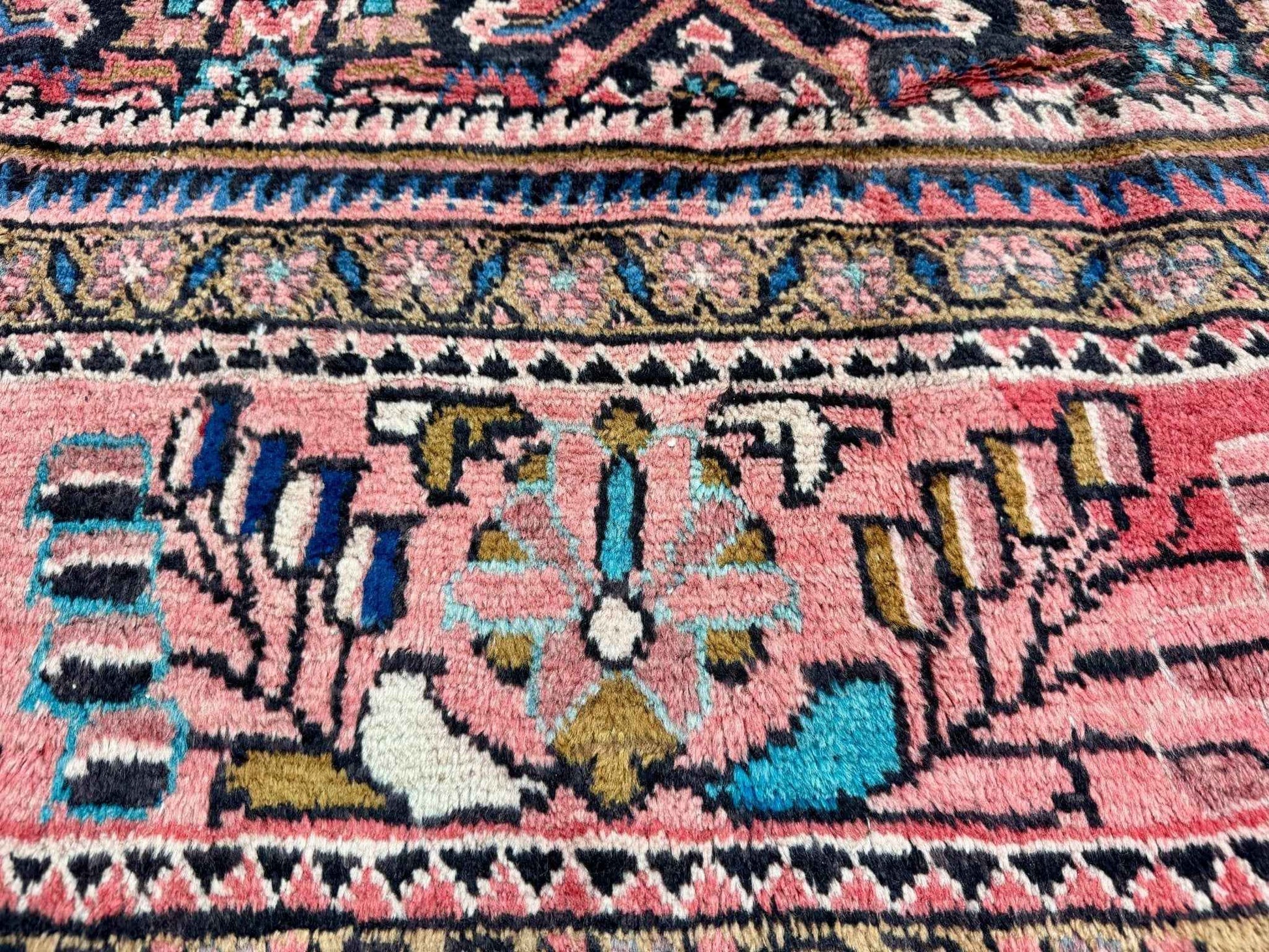 Persian Hamadan Rug | 7' 9” x 10'