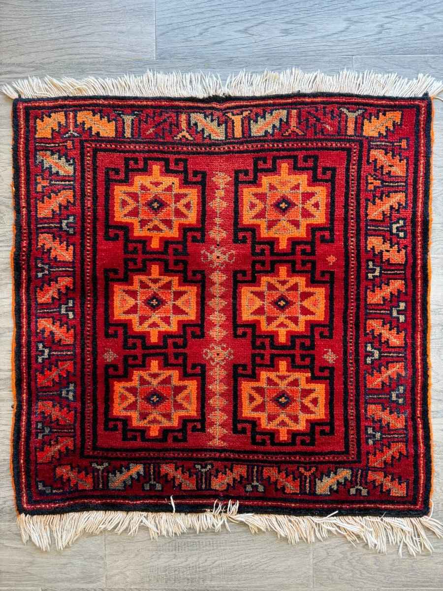 Persian Lori Rug | 2' 7" x 2' 7"