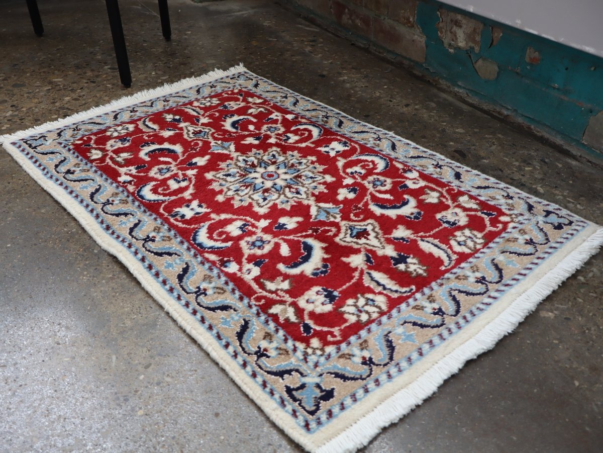 ペルシャ絨毯 ナイン | 56cm x 89cm